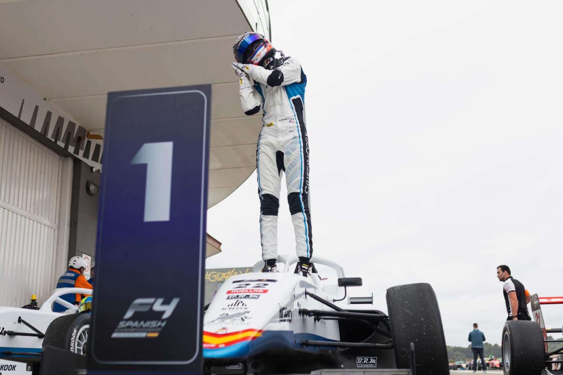 VIVEK KANTHAN SETS THE PACE AT THE SPANISH F4 SEASON OPENER IN VALENCIA