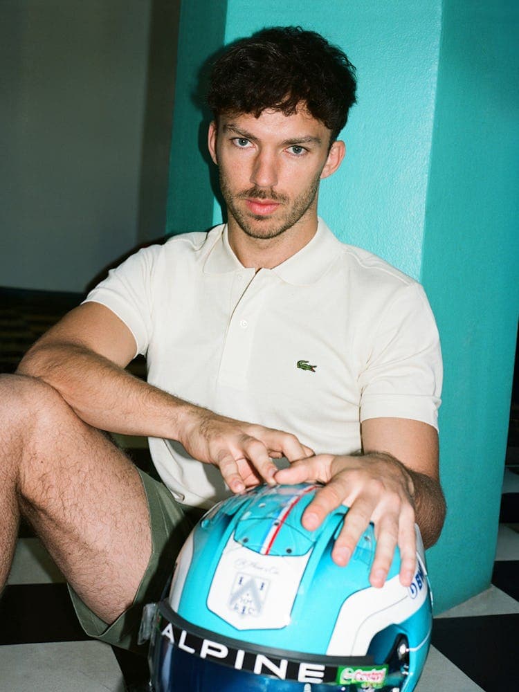 PIERRE GASLY SCHLIESST SICH DER SUMMER ISSUE VON W MAGAZINE AN ALS LACOSTE’S ERSTER F1-BOTSCHAFTER